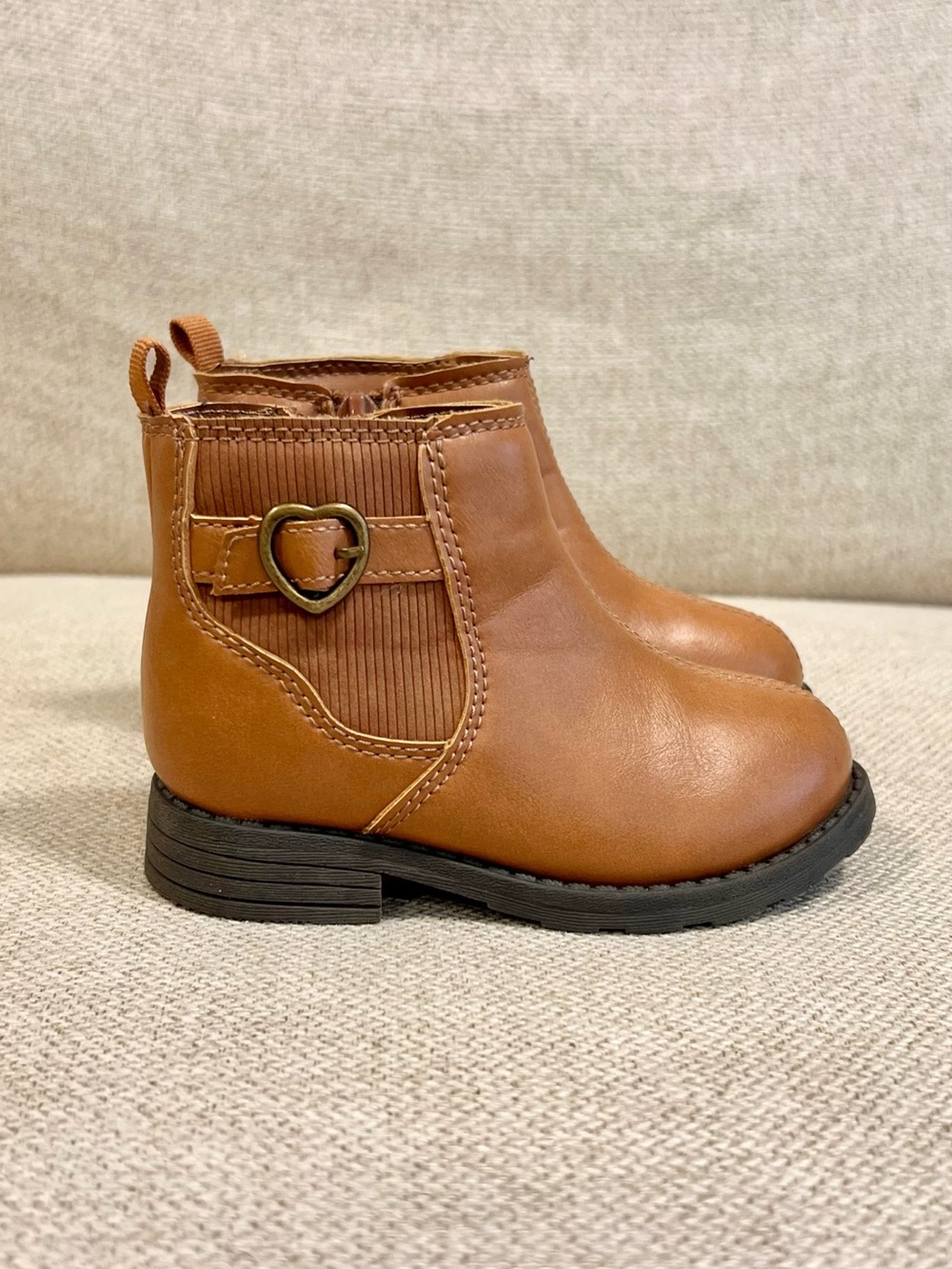 Carter’s LENA Size 6 Toddler Girls Brown Heart Buckle Ankle Boots EUC